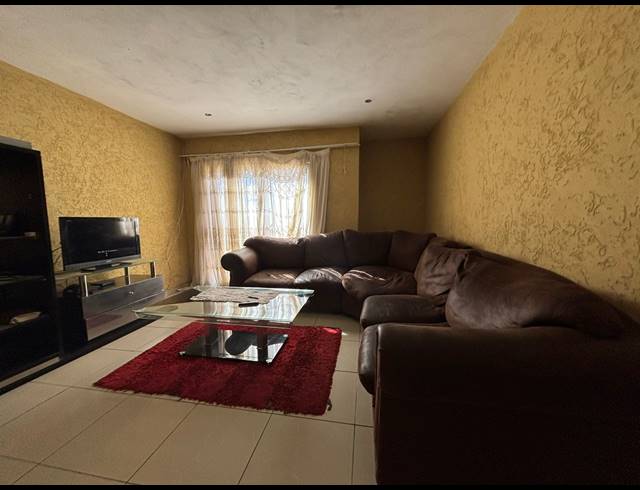 4 BEDROOM HOUSE FOR SALE IN GOLDEN GARDENS